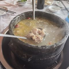鲁朗石锅城·松茸天麻石锅鸡 User Photo
