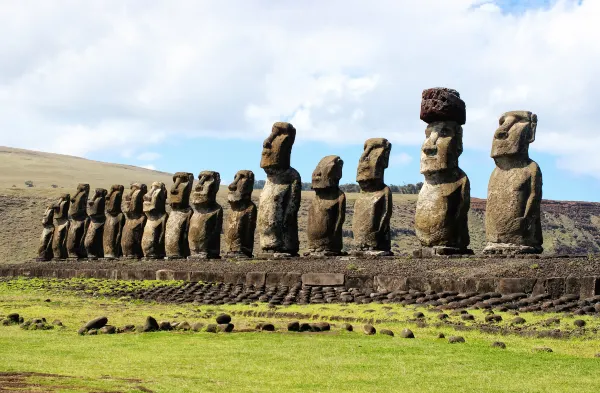 Hotels near Moai