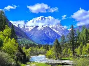 Yalaxue Mountain Sceneic Area