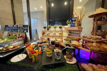 Axis Lounge At The DoubleTree By Hilton Melaka