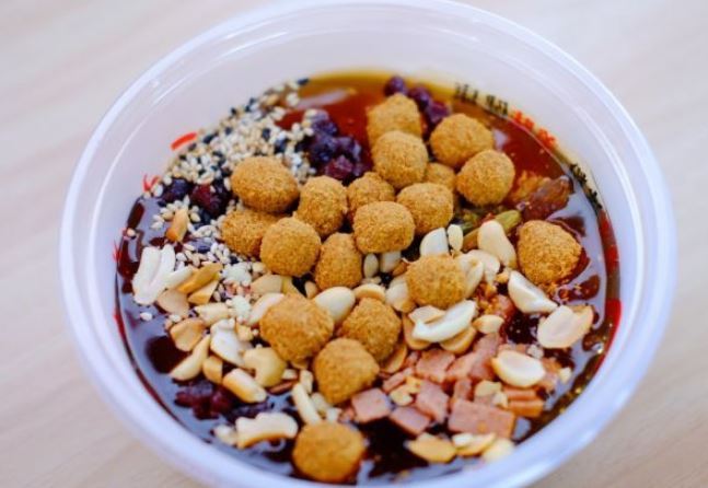 What to Eat at and around Hongyadong Ice jelly (冰粉)