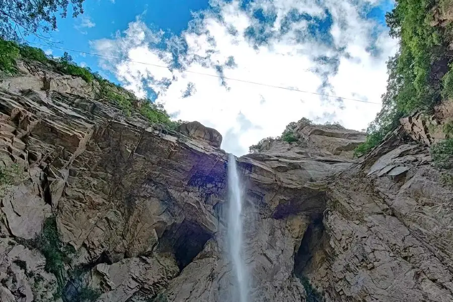 Pearl Waterfall of Qingliang Valley