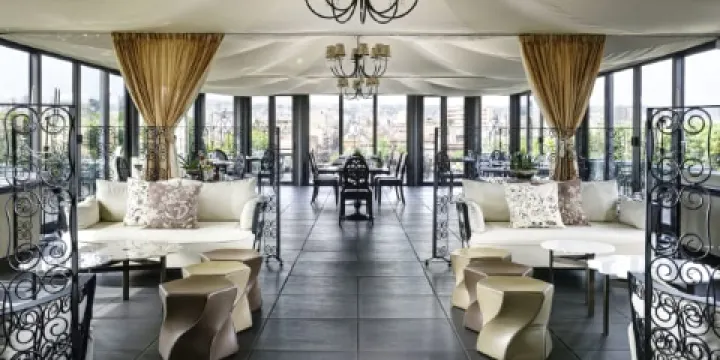 Etnea Roof Bar & Restaurant by “UNA cucina”