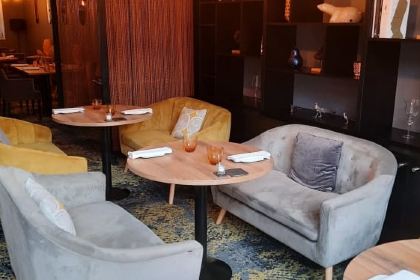 Le Bouche à Oreille