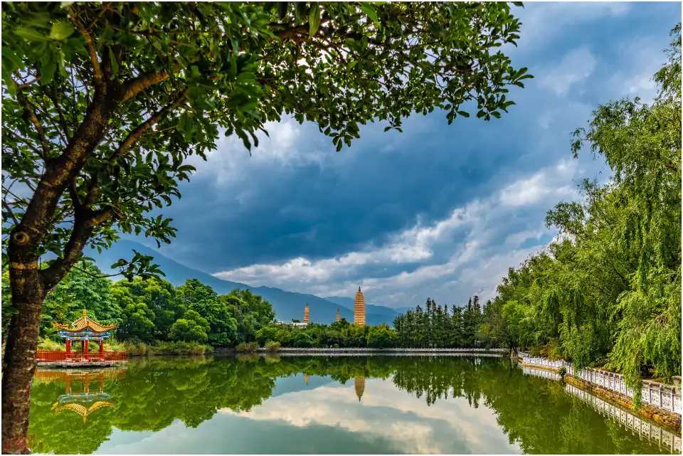 4_Three Pagodas Reflection Park