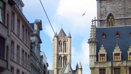 根特是比利时第三大城市，在中世纪晚期是北欧最大和最富有的城市