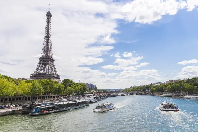 Sightseeing Boats in Paris