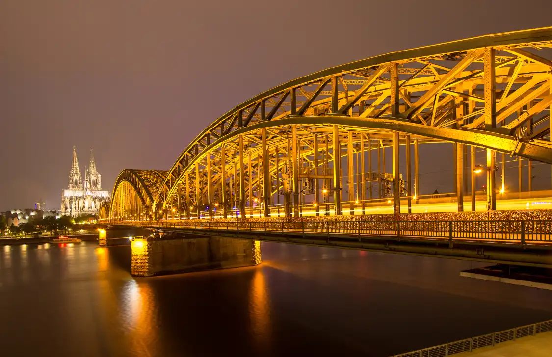 Hotels near Hohenzollern Bridge