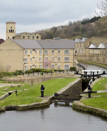 Hotels in Wakefield With Spas