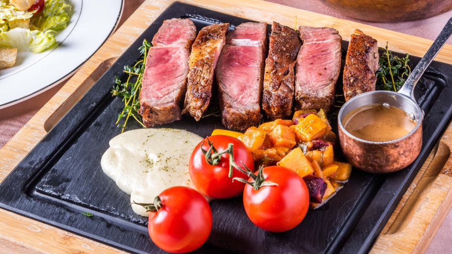 Large Eight Italy Lounge&Restaurant