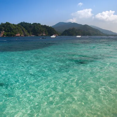 Отели рядом с достопримечательностью «Blue Lagoon Pulau Kapas»