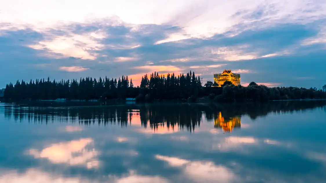 Hotels near Zhongxuan Pavilion