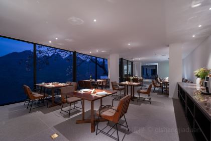 黄果树匠庐·阅山民宿·梧桐树餐厅·咖啡