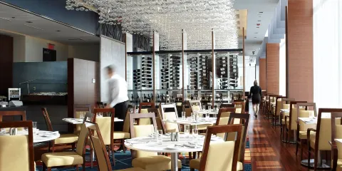 Bijou Resto – Bar at the Montreal Airport Marriott In-Terminal