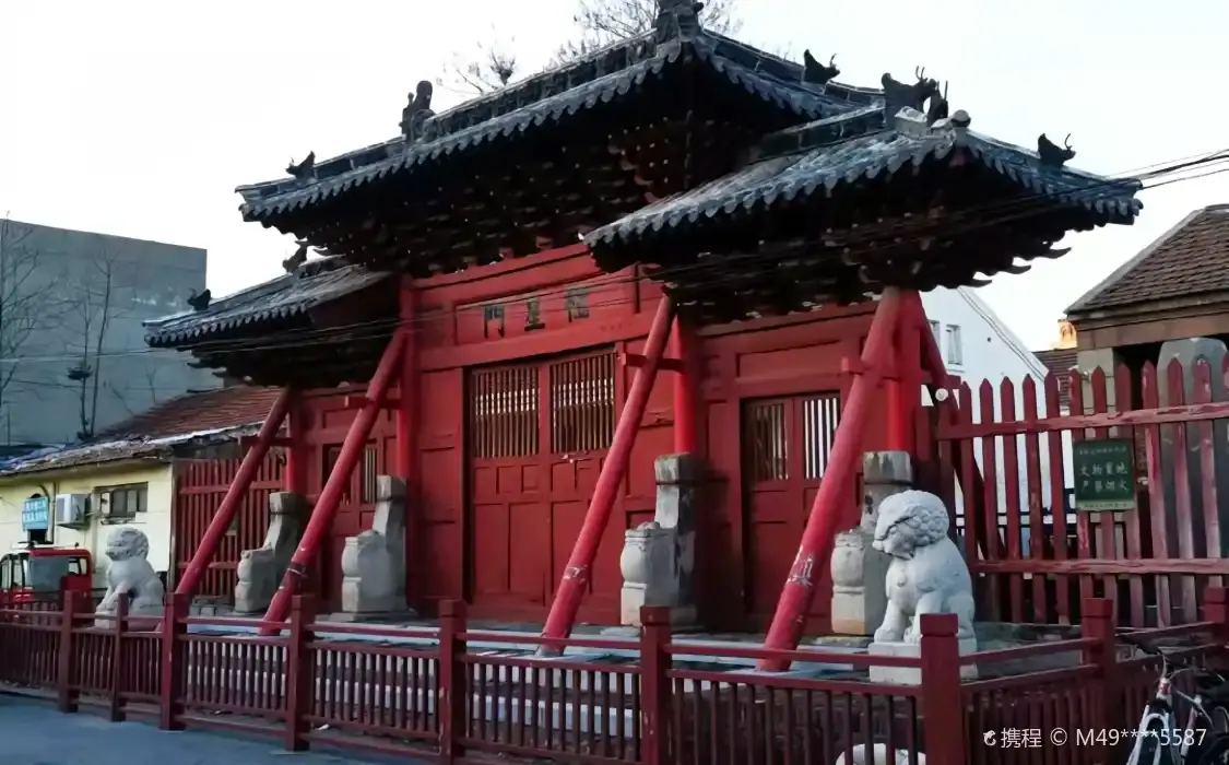 Hotels near Lingxing Gate