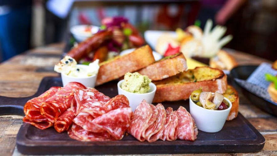 Gusti Restaurant & Bar