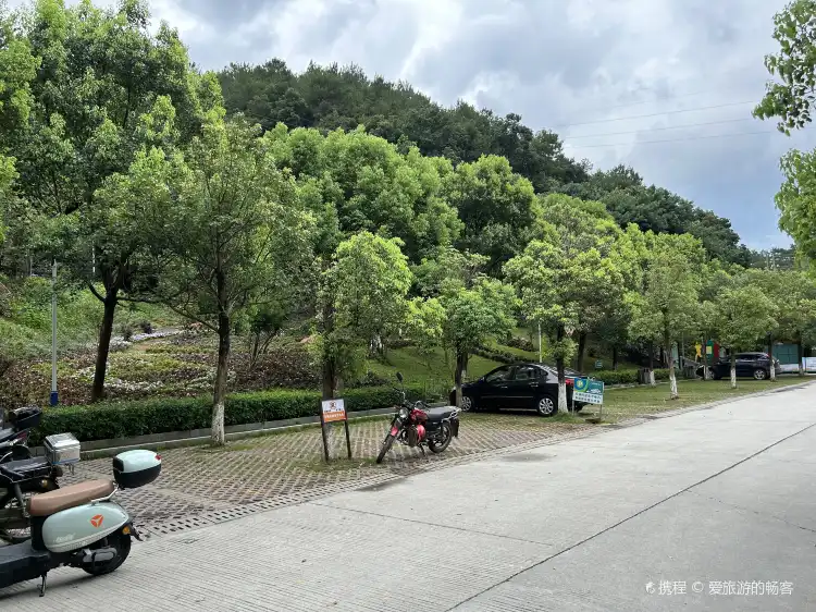 Hotels near Xiangshan Forest Park