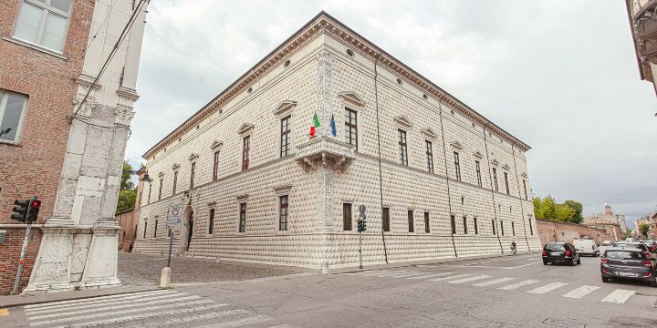 Palazzo Diamanti