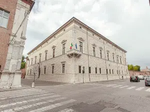 Diamanti Palace