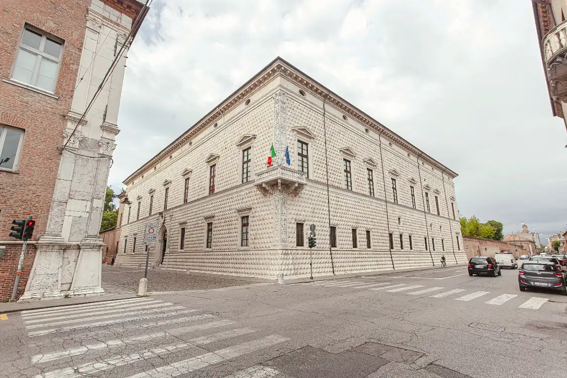 Hotels near Diamanti Palace
