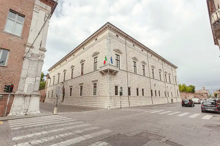 Hotels near Diamanti Palace