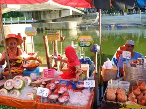 Khlong Hae Floating Market