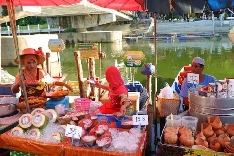 Khlong Hae Floating Market