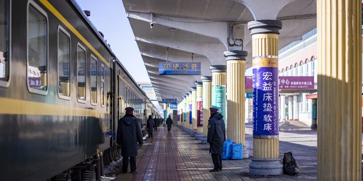 加格達奇站