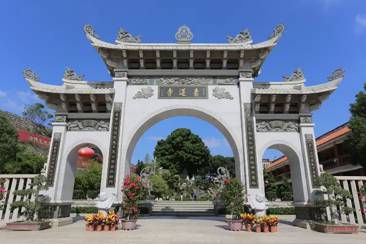 Hotels near Fotang Ancient Town