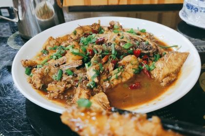 YI GE CHI LENG SHUI YU DE DI FANG