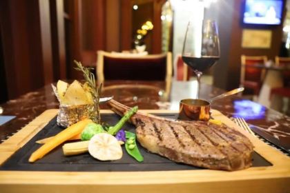 Zhongzhouhuangguanjiarijiudian·zonglvgezizhu Restaurant