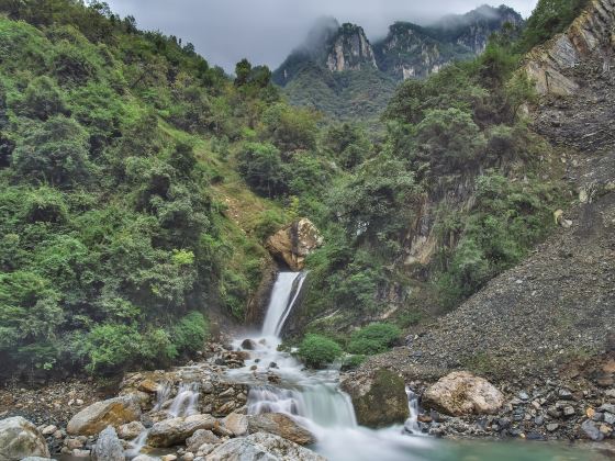 Shennongguxishui Waterfall