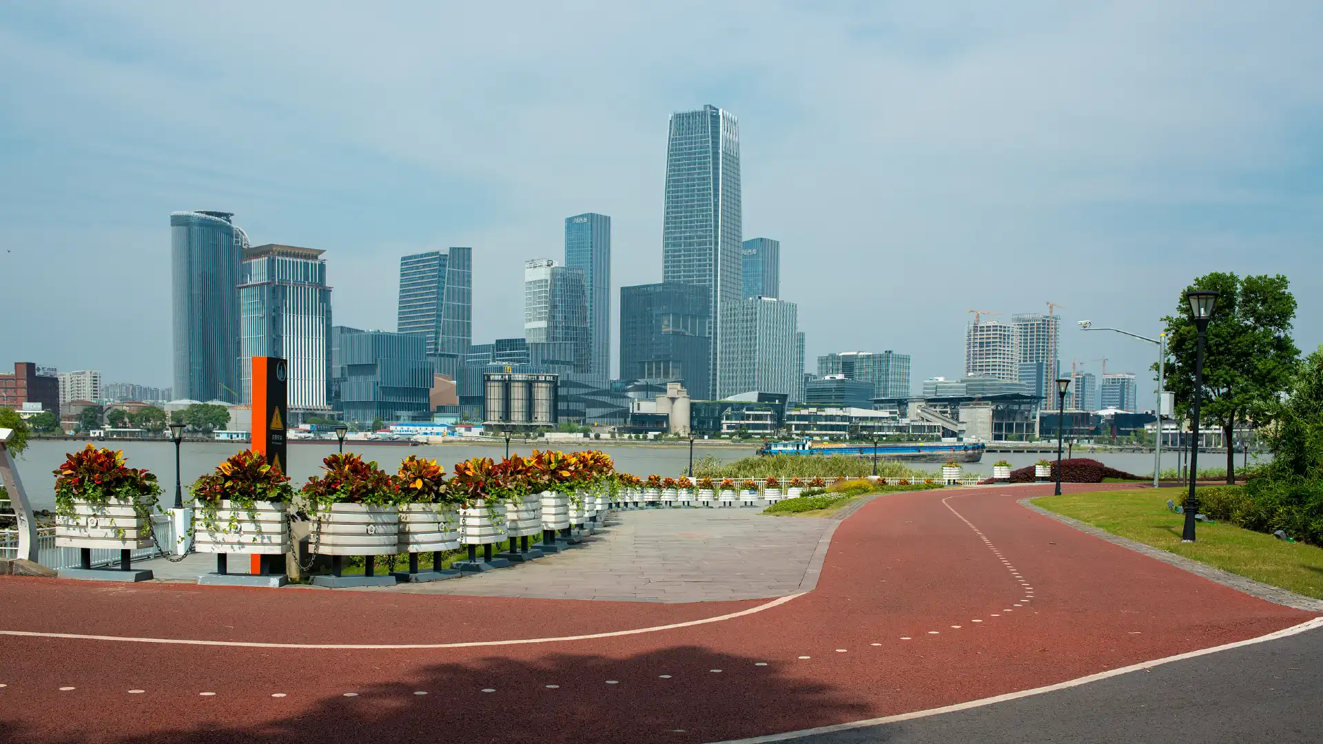 Hotels near Qiantanyoucheng Park