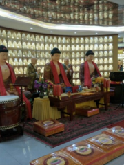시허쯔시, 143 그룹 만푸 사원