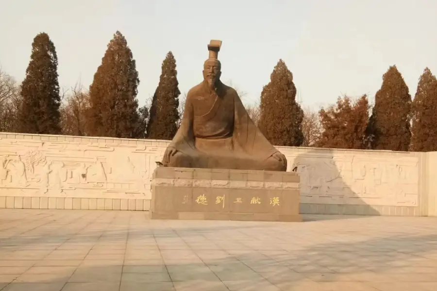 Xianxian Han Tomb Group