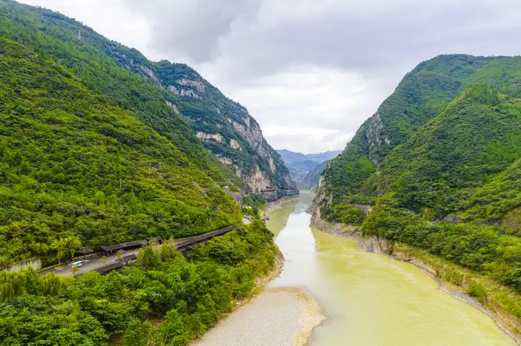 Hotels near Mingyue Gorge Ancient Plank Road Relic Site