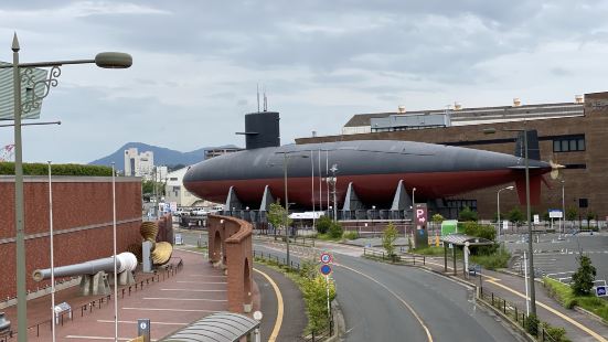 まず遠くからでも確認できる潜水艦に圧倒されます。