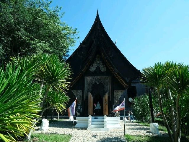 เที่ยวชมพิพิธภัณฑ์บ้านดำ จ.เชียงราย