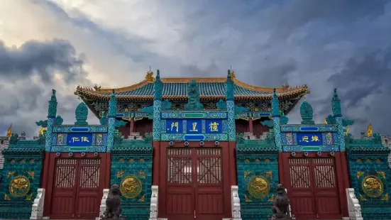 大同市平城区鼓楼西街，因供奉纯阳吕祖而得名，景区地理位置优越