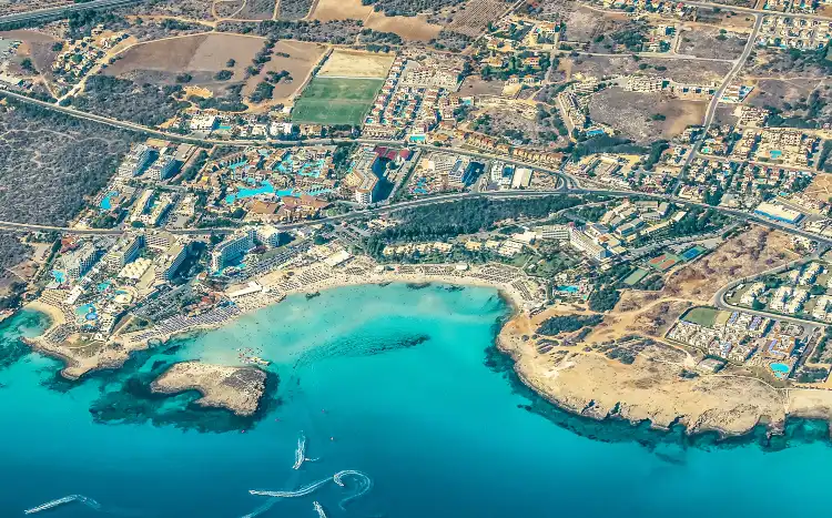 Hotels near Little excavator beach