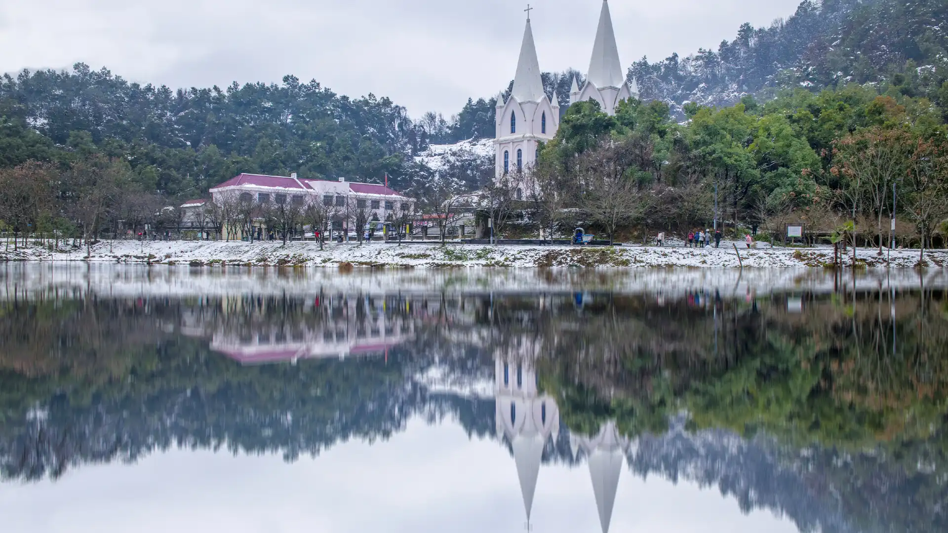 Hotels near Tuanchengshan Park
