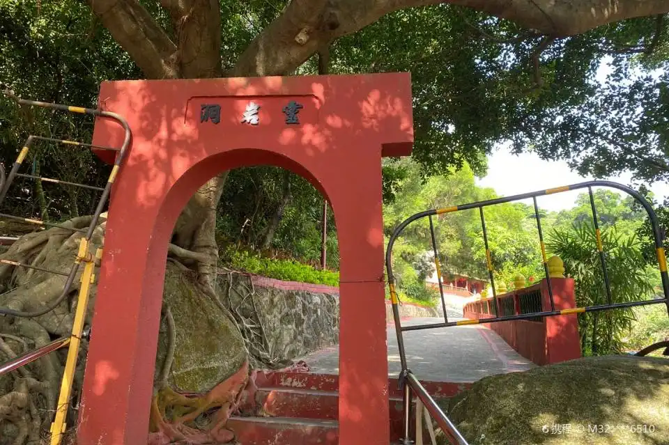 Hotels near Lingyan Cave