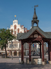 Ein Brunnen auf dem Reichshofer Markt