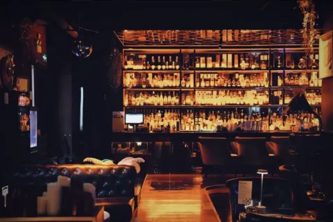 2046 ARTMUSICBAR