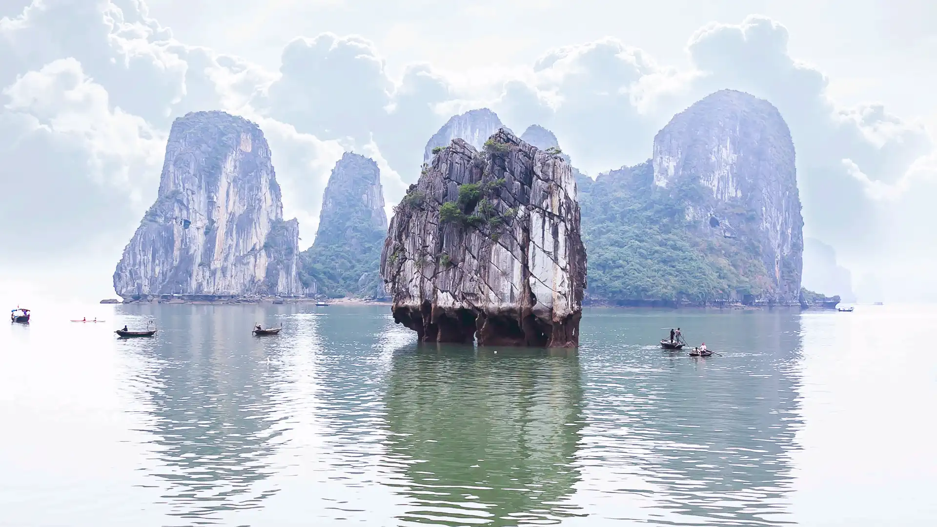 Hotels near Dinh Huong Island