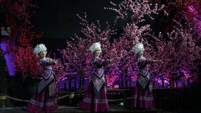 qing jiang hua lang 《 hua dong dong de jie 》 shi jing yan chu