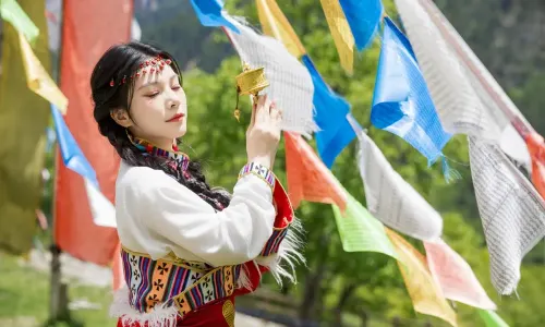Tibetan Costume Experiences in Jiuzhai Valley