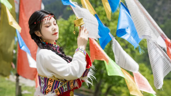 Tibetan Costume Experience in Jiuzhai Valley