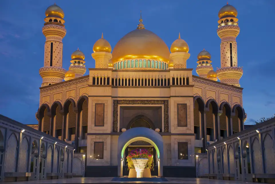 2_Jame' Asr Hassanil Bolkiah Mosque