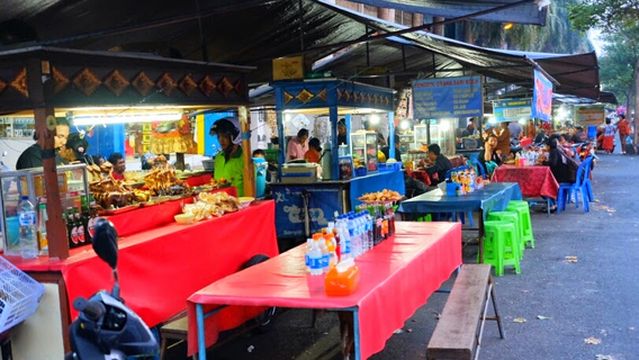 Senggol Night Market